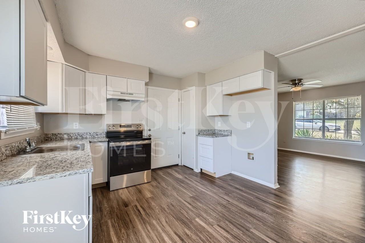 1013 Weiss Ave - Photo 5 of 28