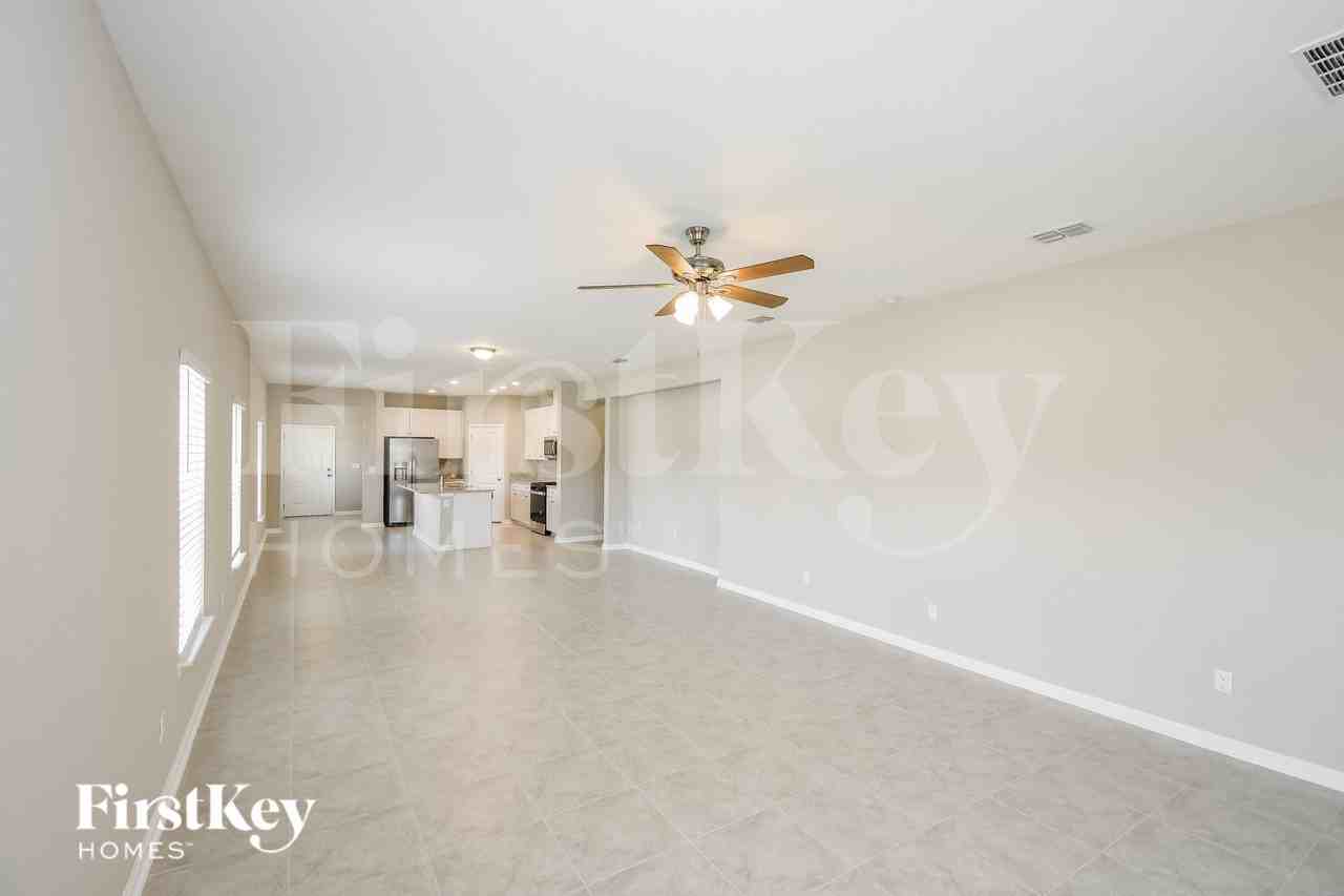 75320 Fox Cross Ave - Photo 2 of 15