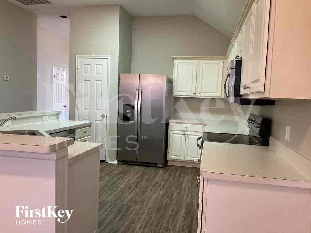 1265 Bedford Ln - Photo 5 of 13
