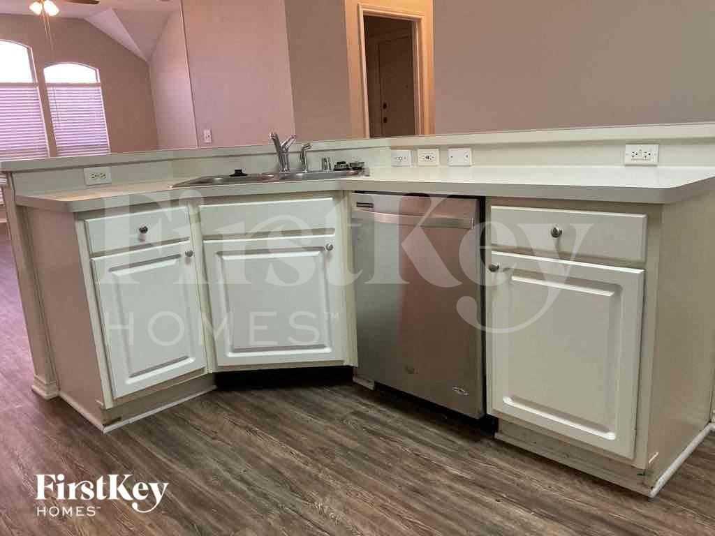 1265 Bedford Ln - Photo 6 of 13
