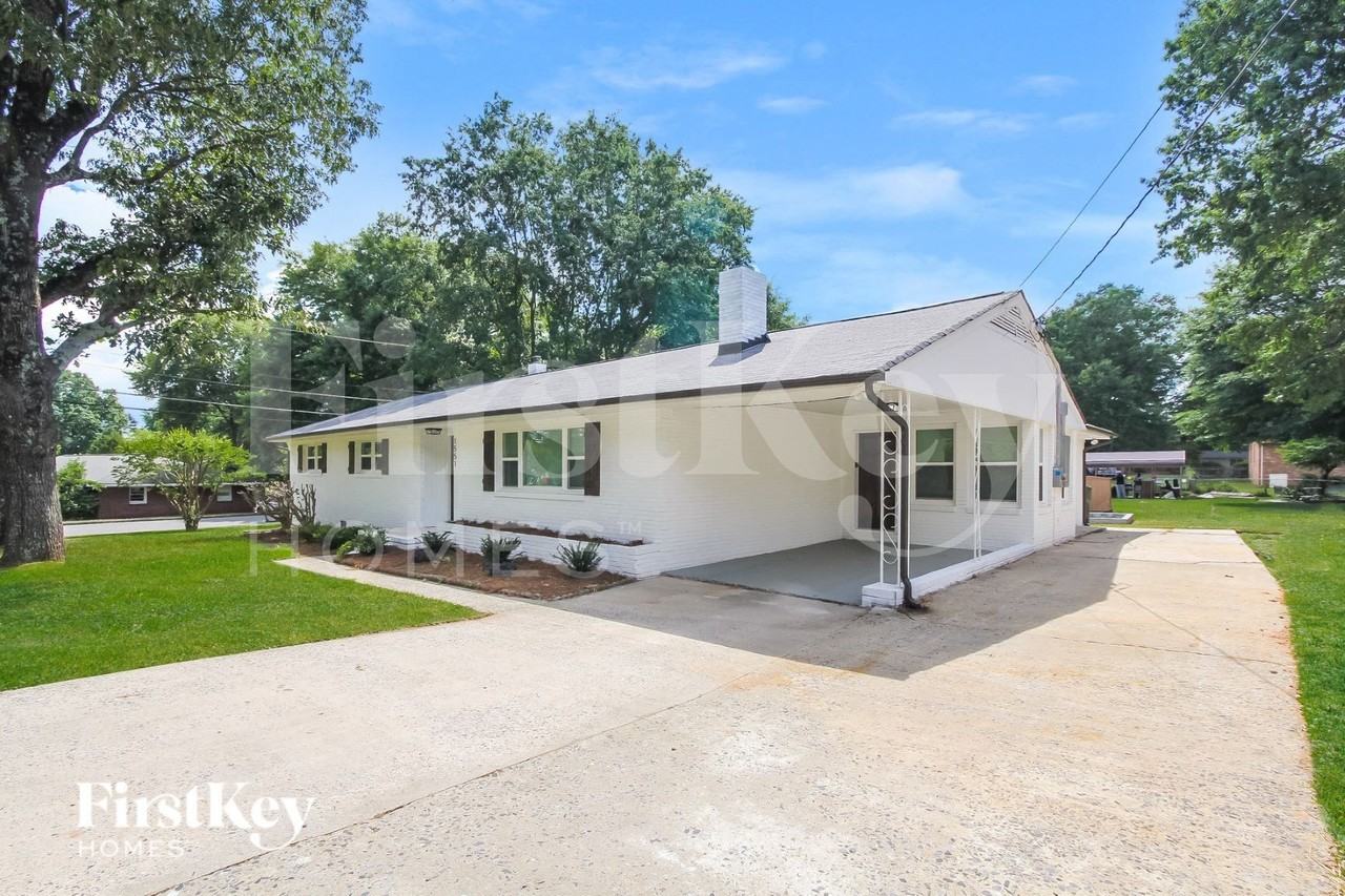 1551 Belmar Dr - Photo 2 of 14