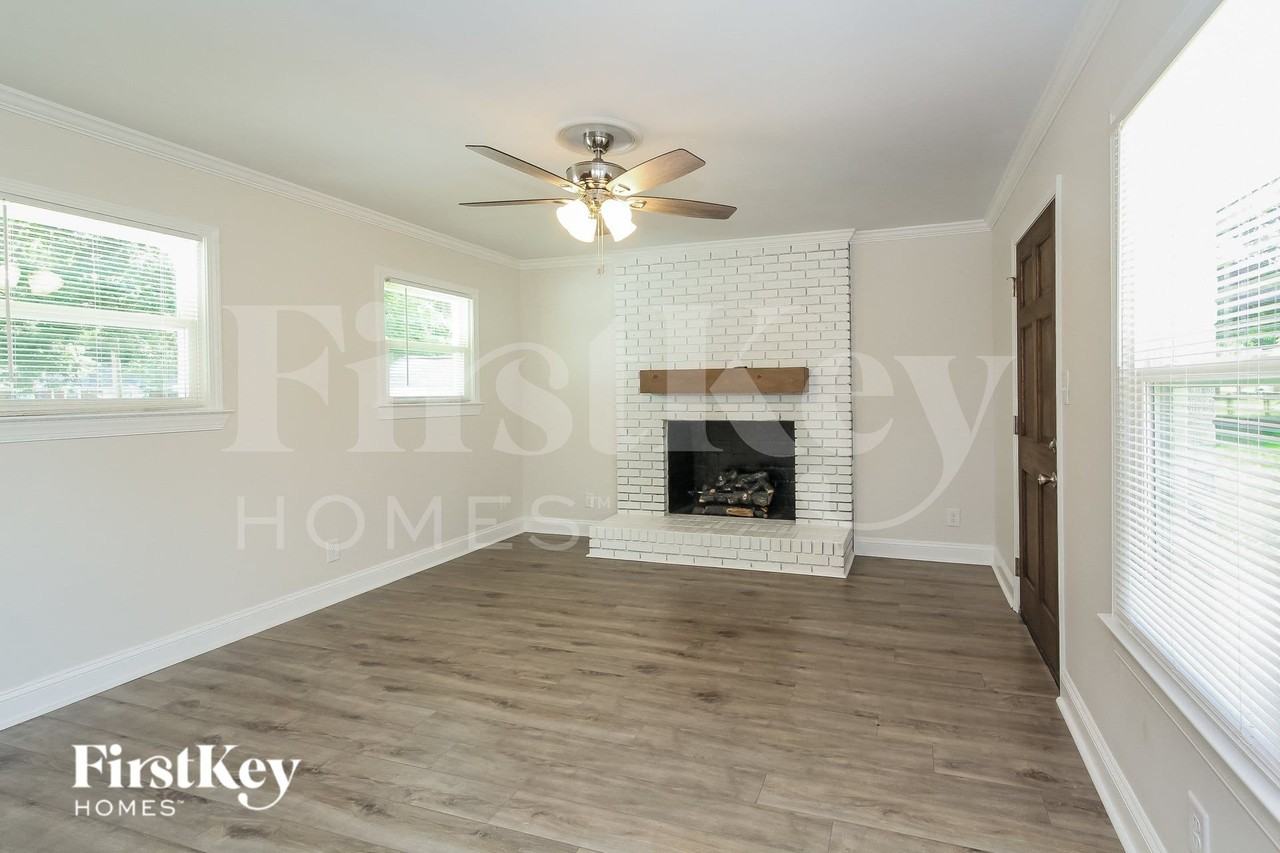 1551 Belmar Dr - Photo 3 of 14