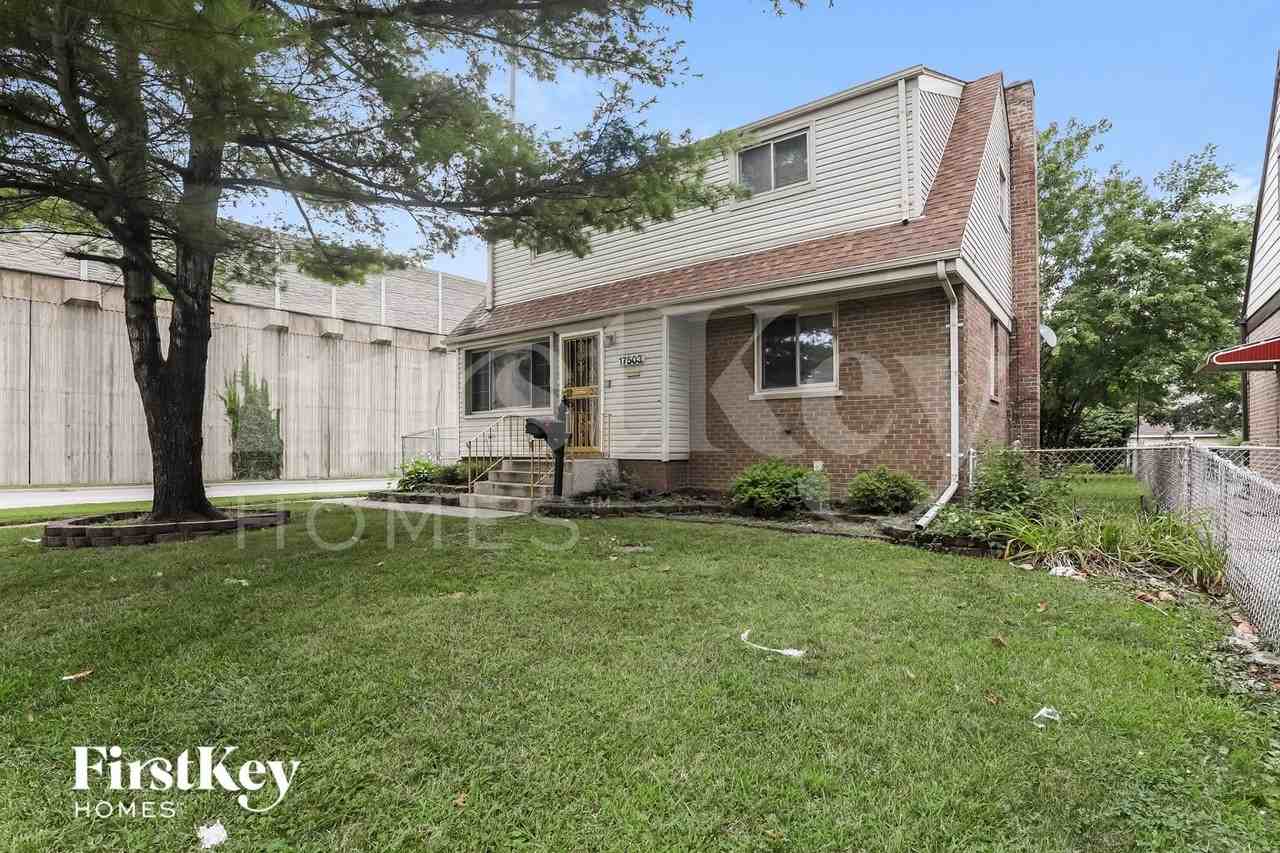 17503 Greenbay Ave - Photo 2 of 15