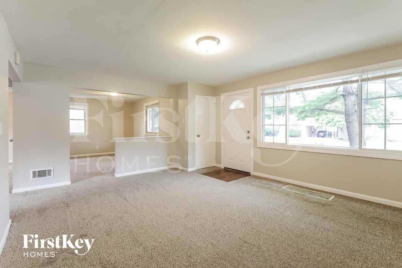 17503 Greenbay Ave - Photo 3 of 15