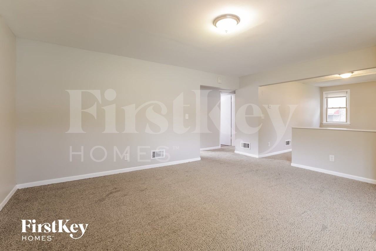 17503 Greenbay Ave - Photo 4 of 15