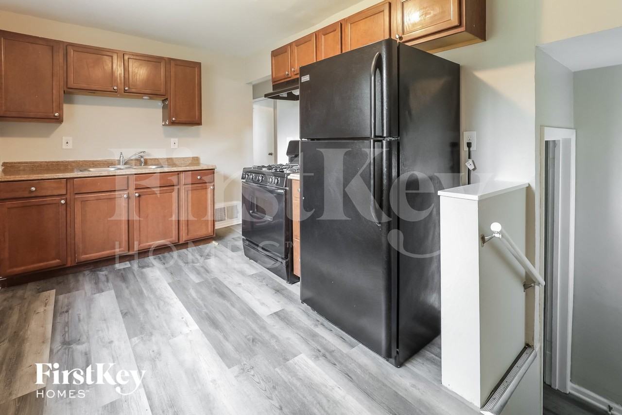 17503 Greenbay Ave - Photo 5 of 15