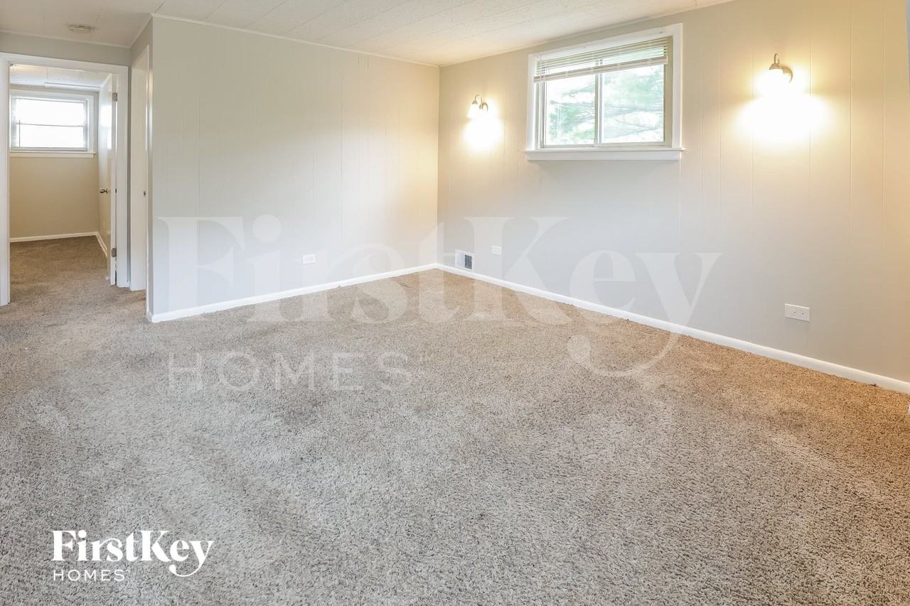 17503 Greenbay Ave - Photo 6 of 15