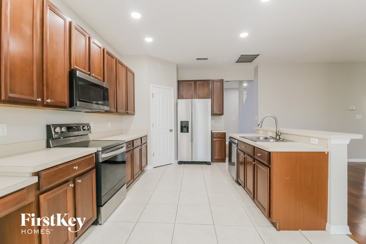 8205 Cypress Breeze Way - Photo 5 of 15