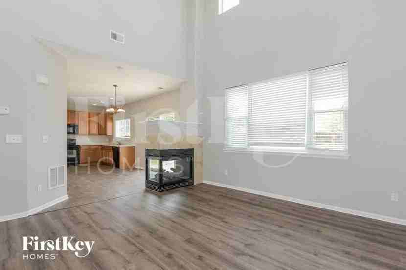 209 Stockwell St - Photo 3 of 15