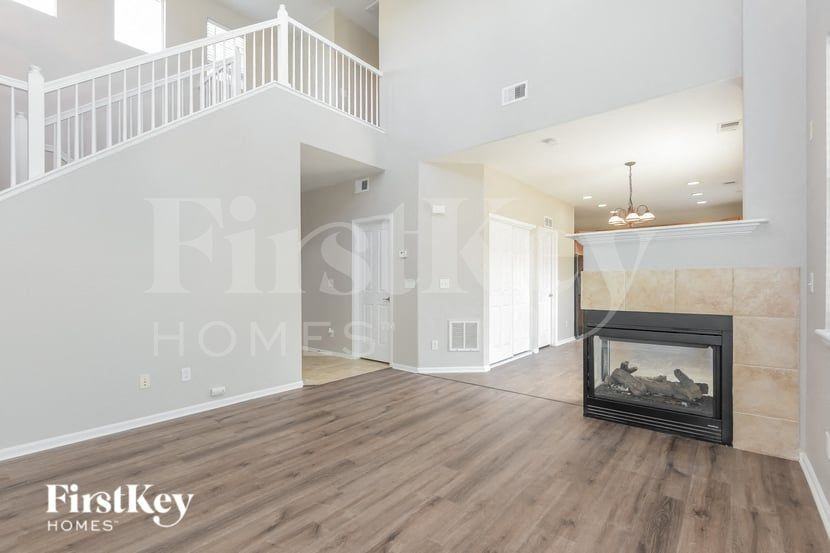 209 Stockwell St - Photo 4 of 15