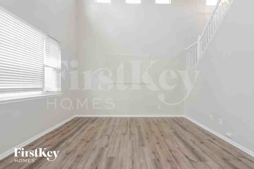 209 Stockwell St - Photo 5 of 15