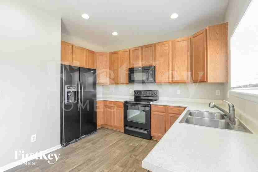 209 Stockwell St - Photo 7 of 15