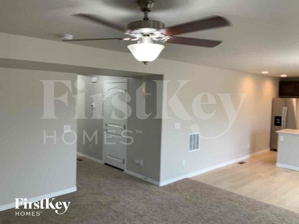 6846 Volga Dr - Photo 4 of 21
