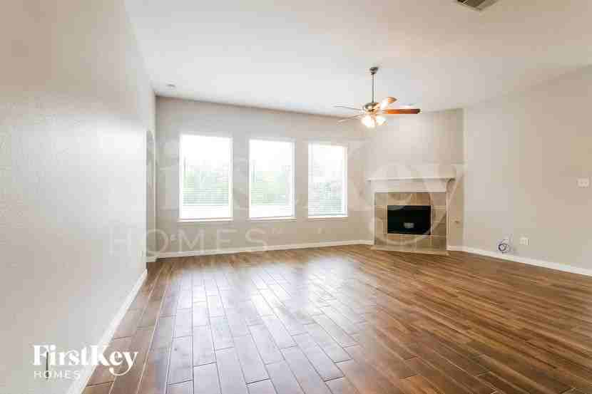 843 Ridgecrest Rd - Photo 2 of 15