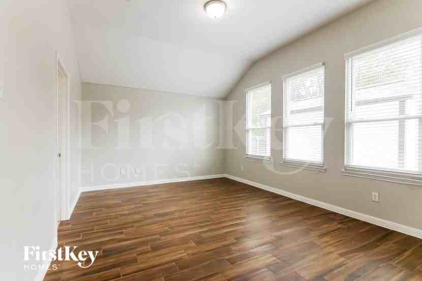 843 Ridgecrest Rd - Photo 3 of 15