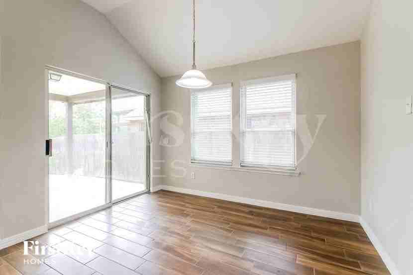 843 Ridgecrest Rd - Photo 4 of 15
