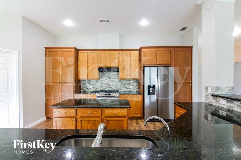 843 Ridgecrest Rd - Photo 5 of 15