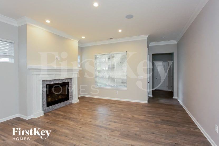 1542 Cloverdon Dr - Photo 3 of 15