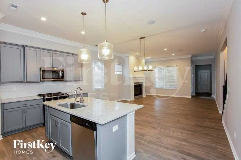 1542 Cloverdon Dr - Photo 4 of 15