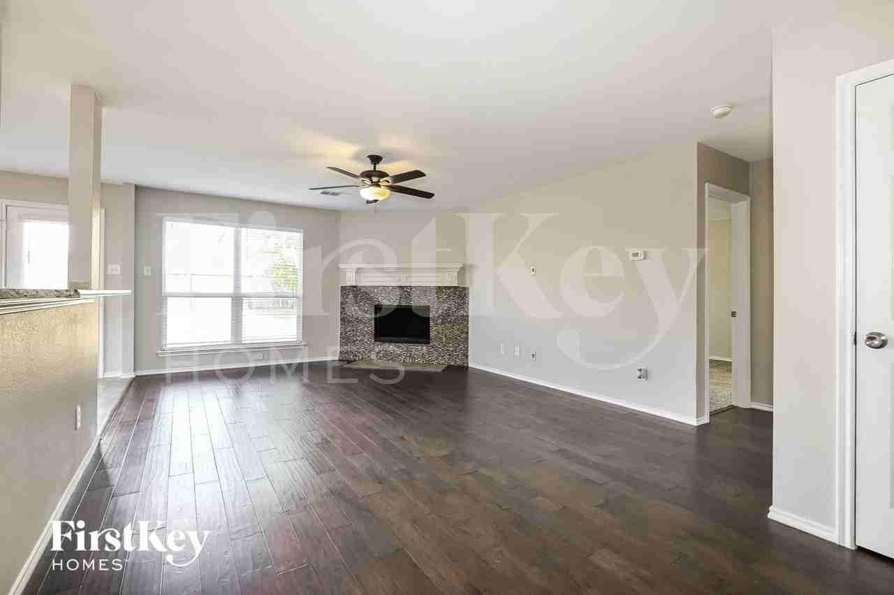 324 Highland Valley Ct - Photo 3 of 15