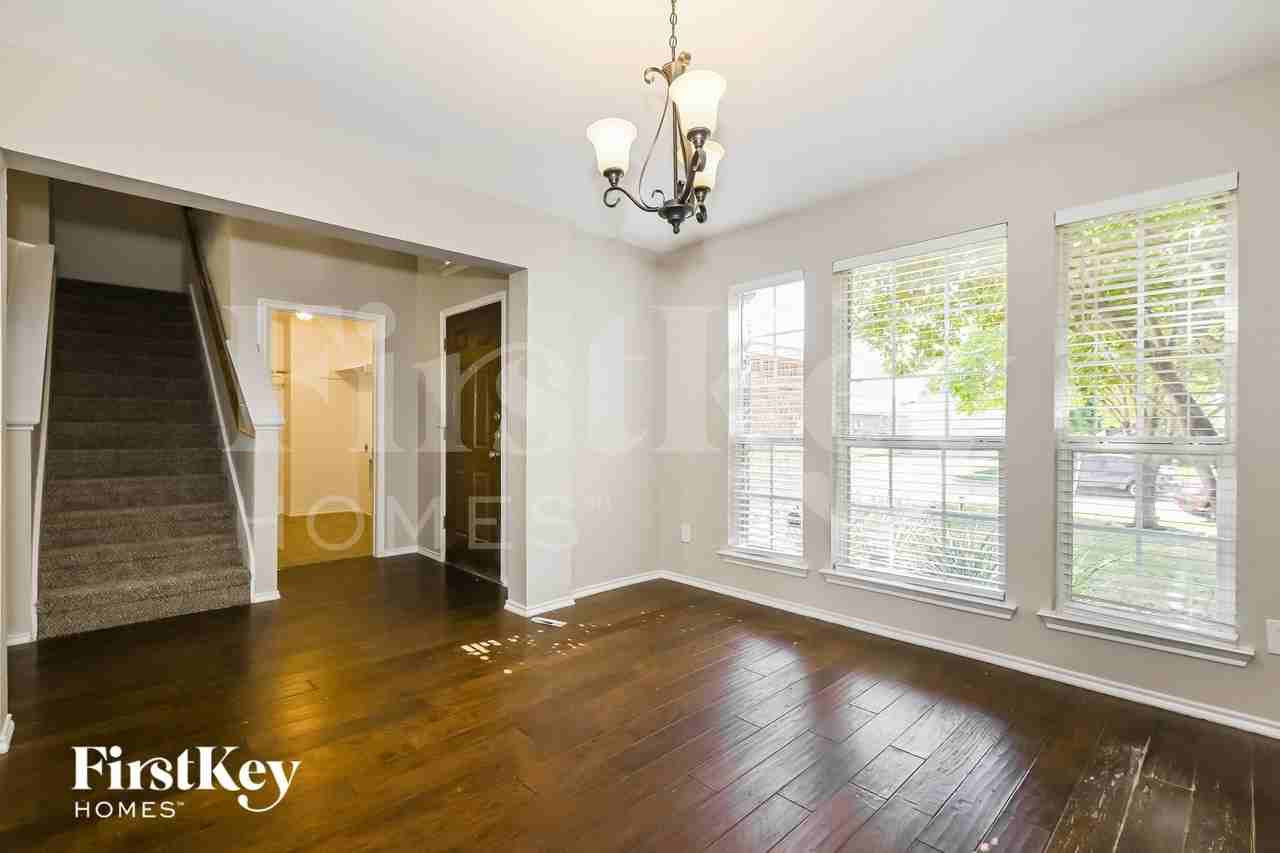 324 Highland Valley Ct - Photo 4 of 15