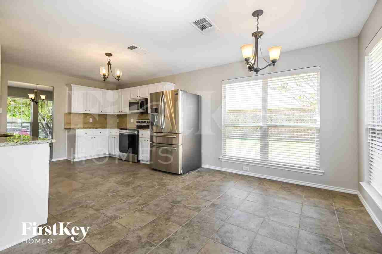 324 Highland Valley Ct - Photo 5 of 15