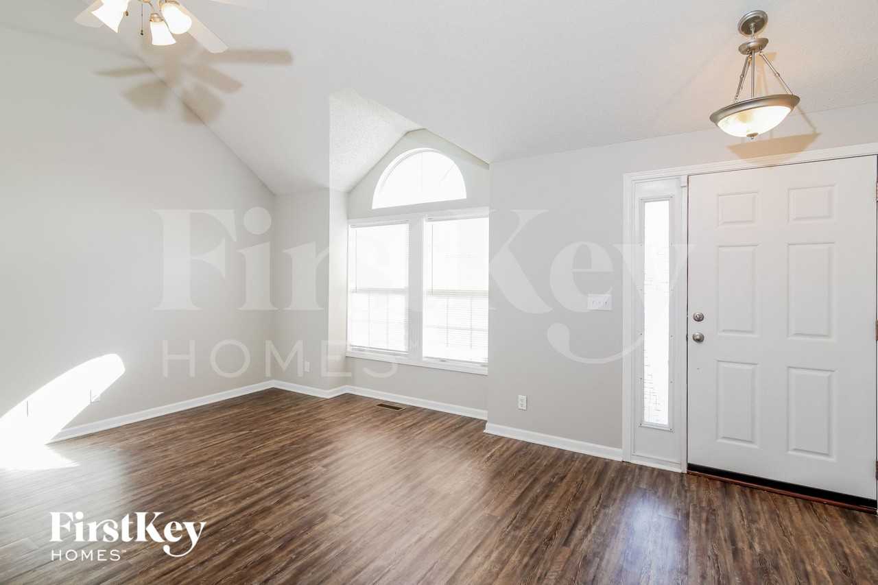 812 Emerson Dr - Photo 4 of 15