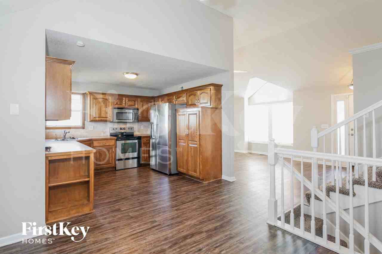 812 Emerson Dr - Photo 5 of 15