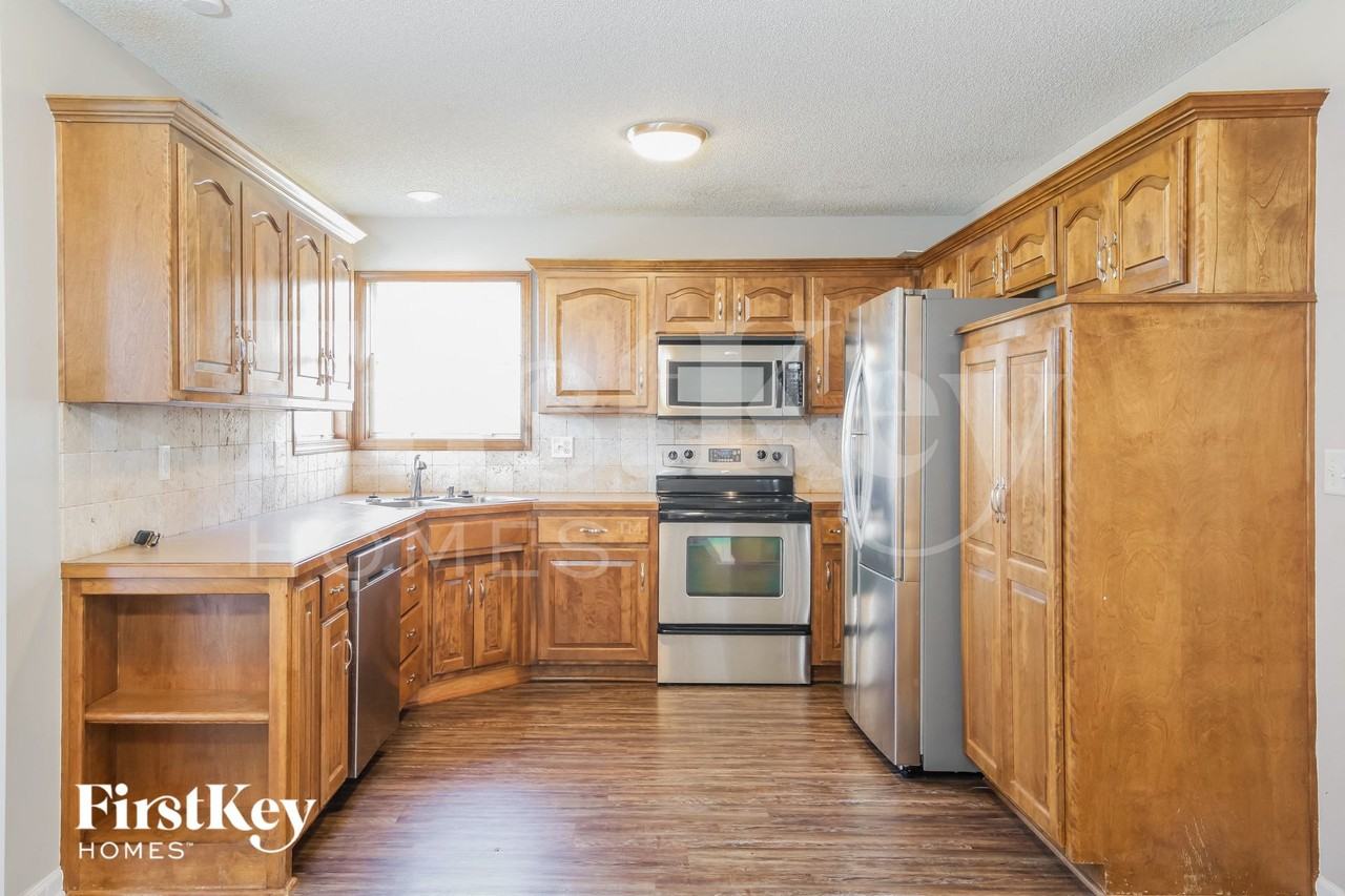 812 Emerson Dr - Photo 6 of 15