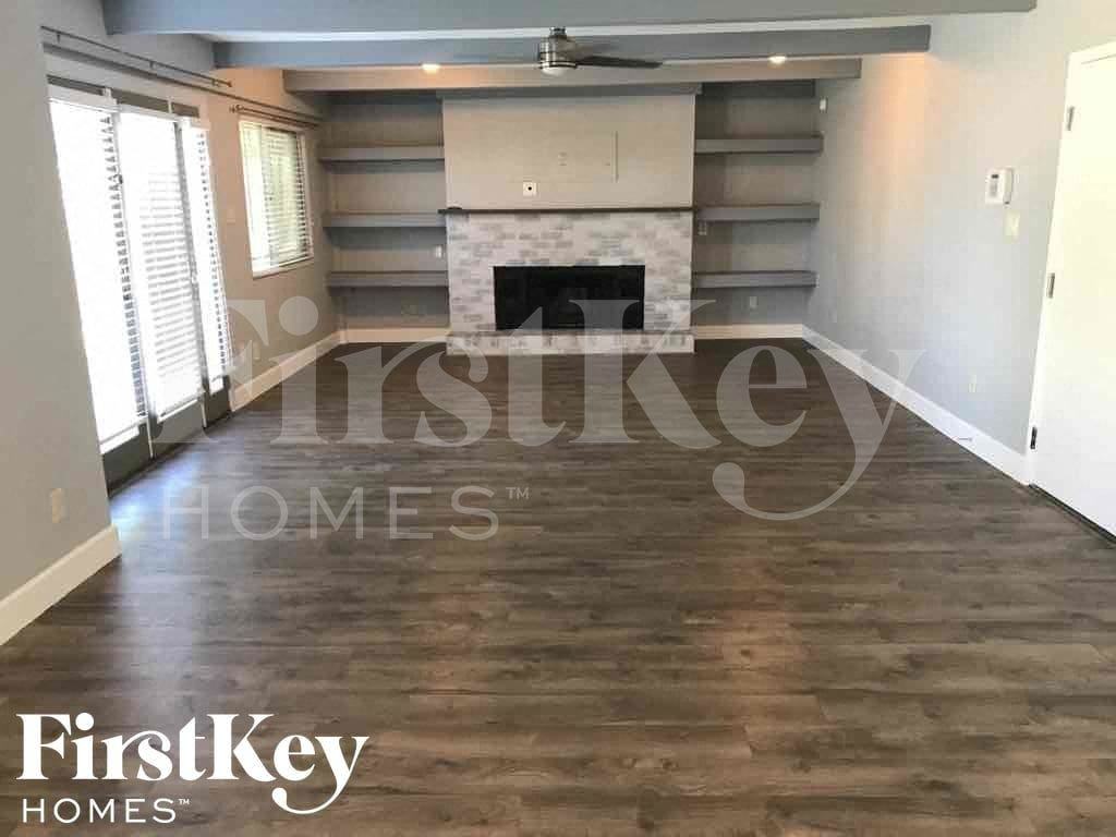 15444 N 23rd Ave - Photo 4 of 14