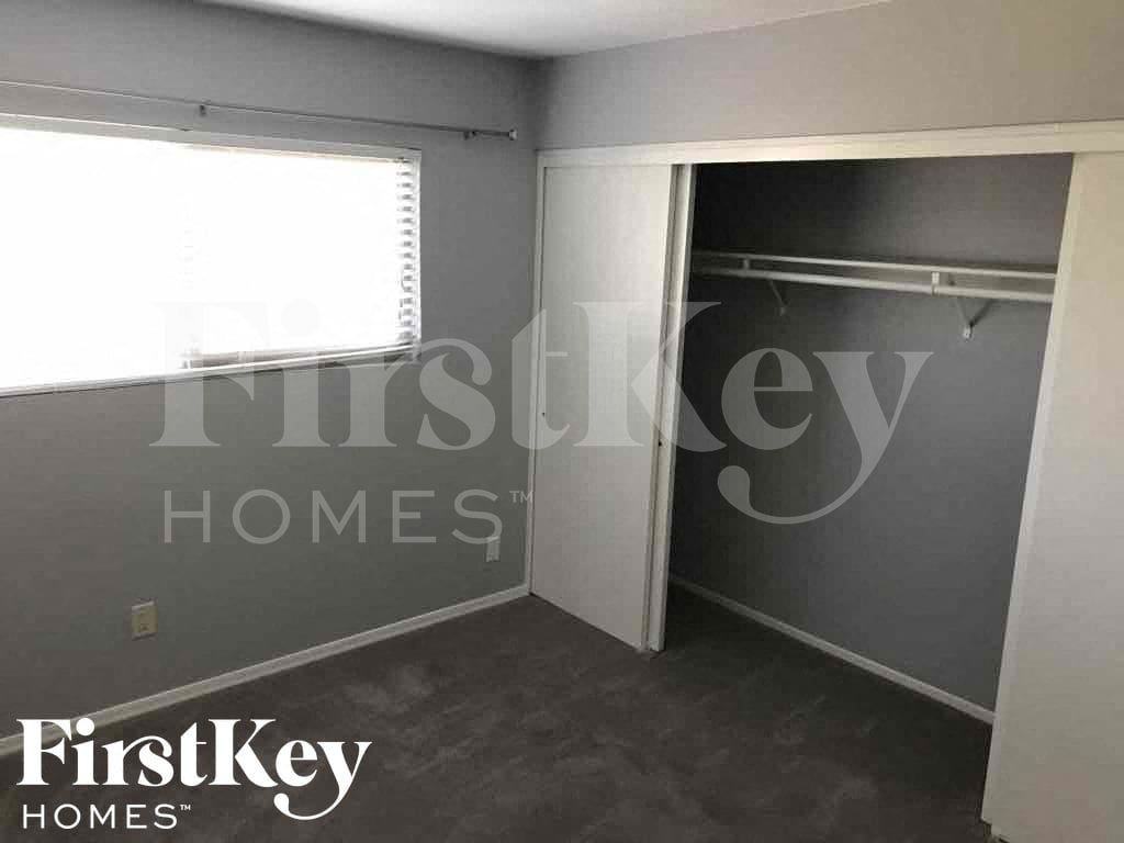 15444 N 23rd Ave - Photo 5 of 14