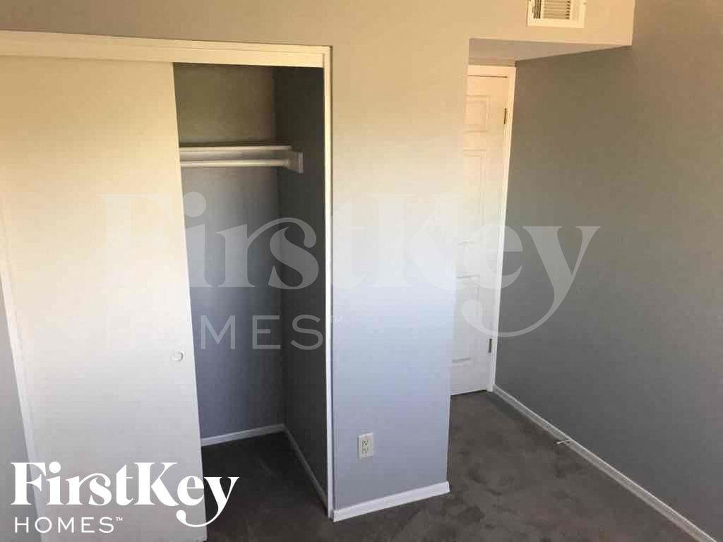 15444 N 23rd Ave - Photo 6 of 14