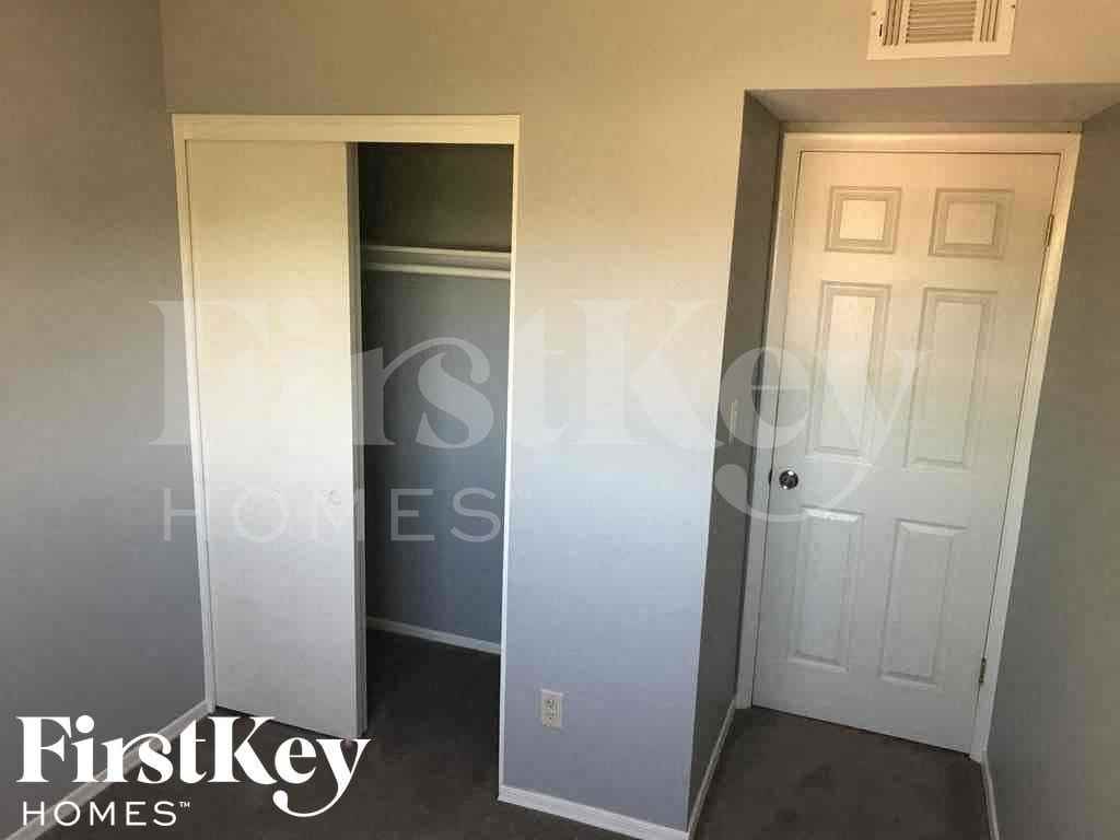 15444 N 23rd Ave - Photo 7 of 14