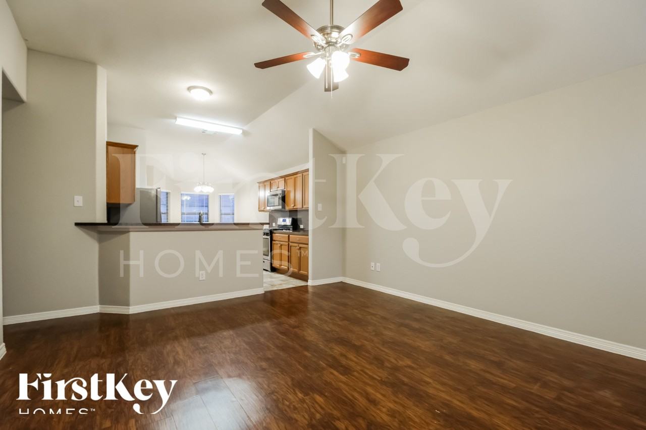 817 Belvedere Dr - Photo 3 of 17