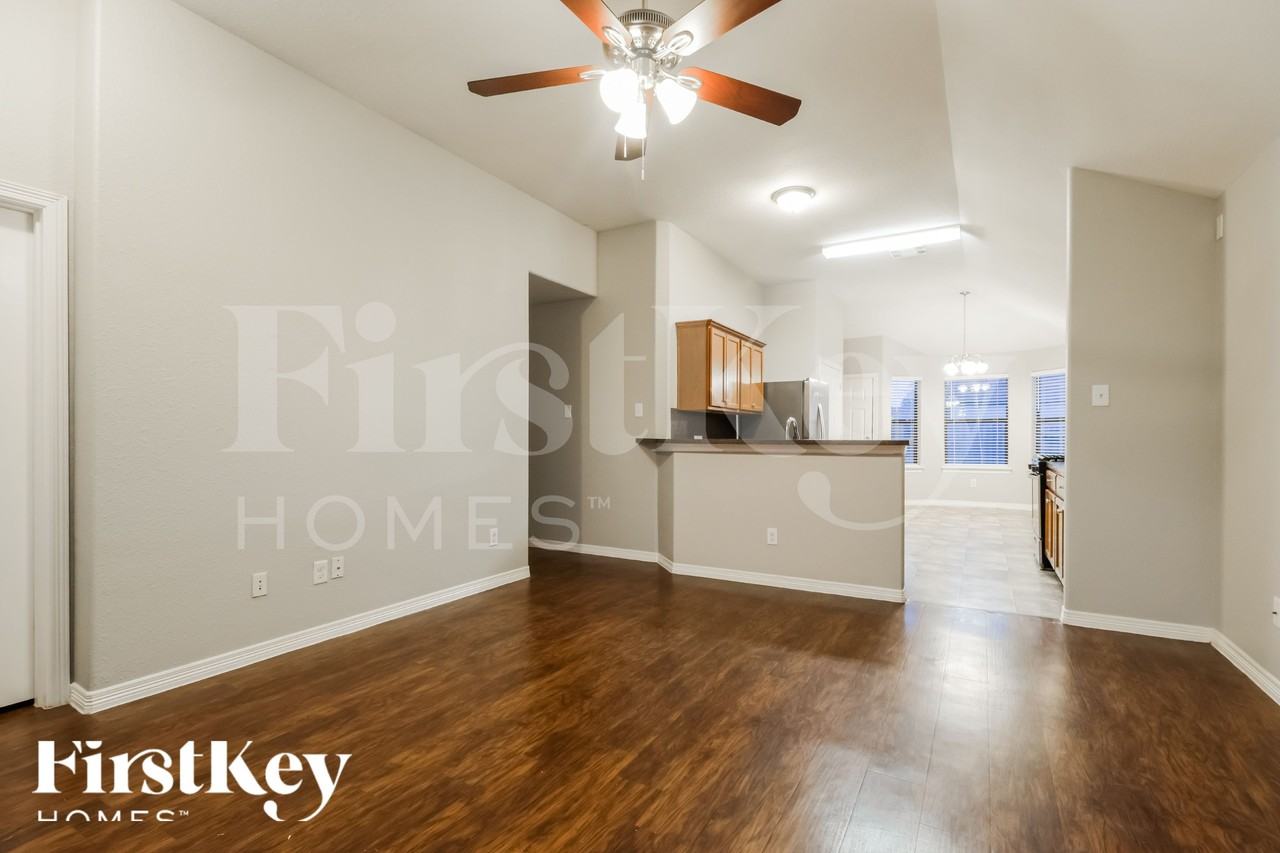 817 Belvedere Dr - Photo 4 of 17