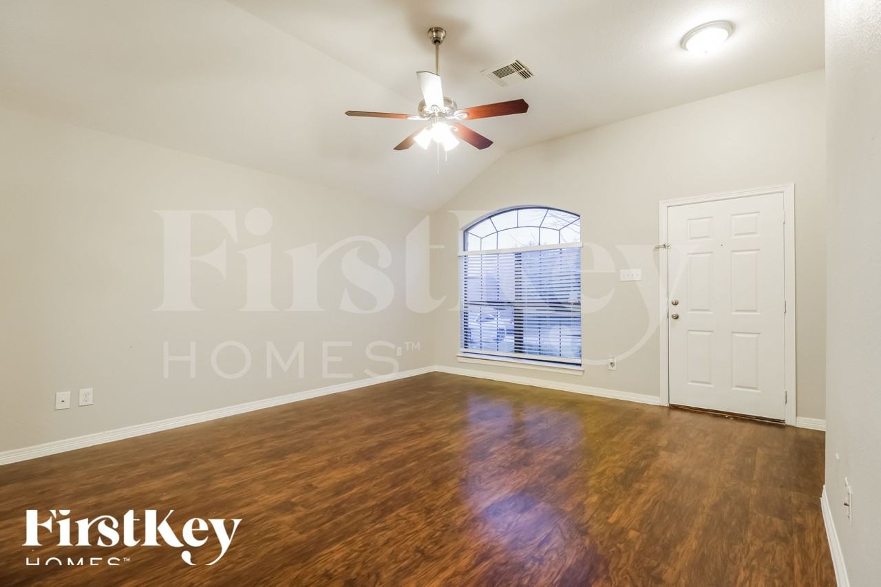 817 Belvedere Dr - Photo 5 of 17
