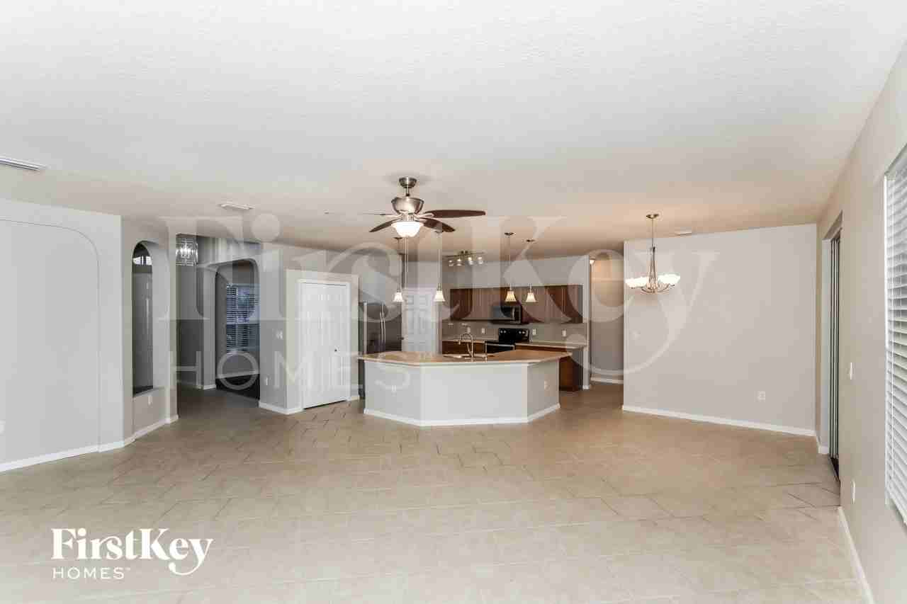 959 Weslaco St Se - Photo 4 of 16