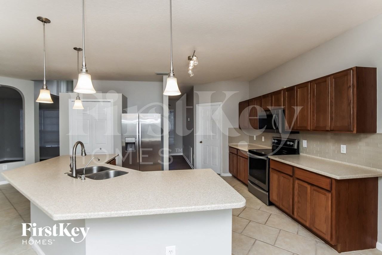 959 Weslaco St Se - Photo 7 of 16