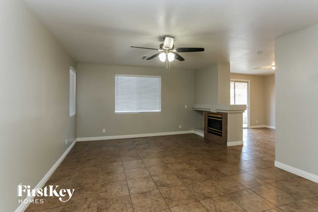 8912 Chenin Ave - Photo 2 of 15