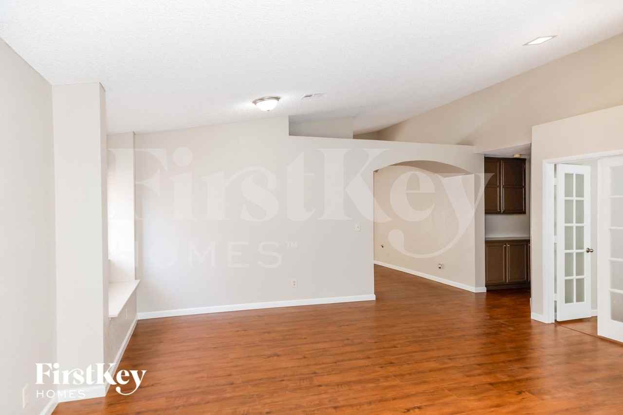 4428 Ryder Ln - Photo 3 of 15