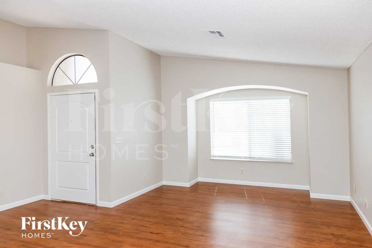 4428 Ryder Ln - Photo 4 of 15
