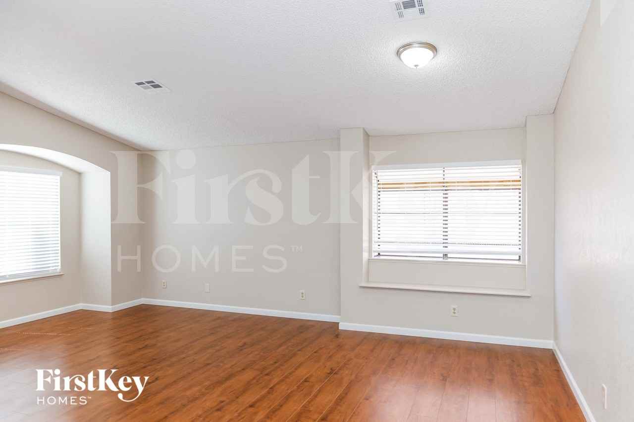 4428 Ryder Ln - Photo 5 of 15