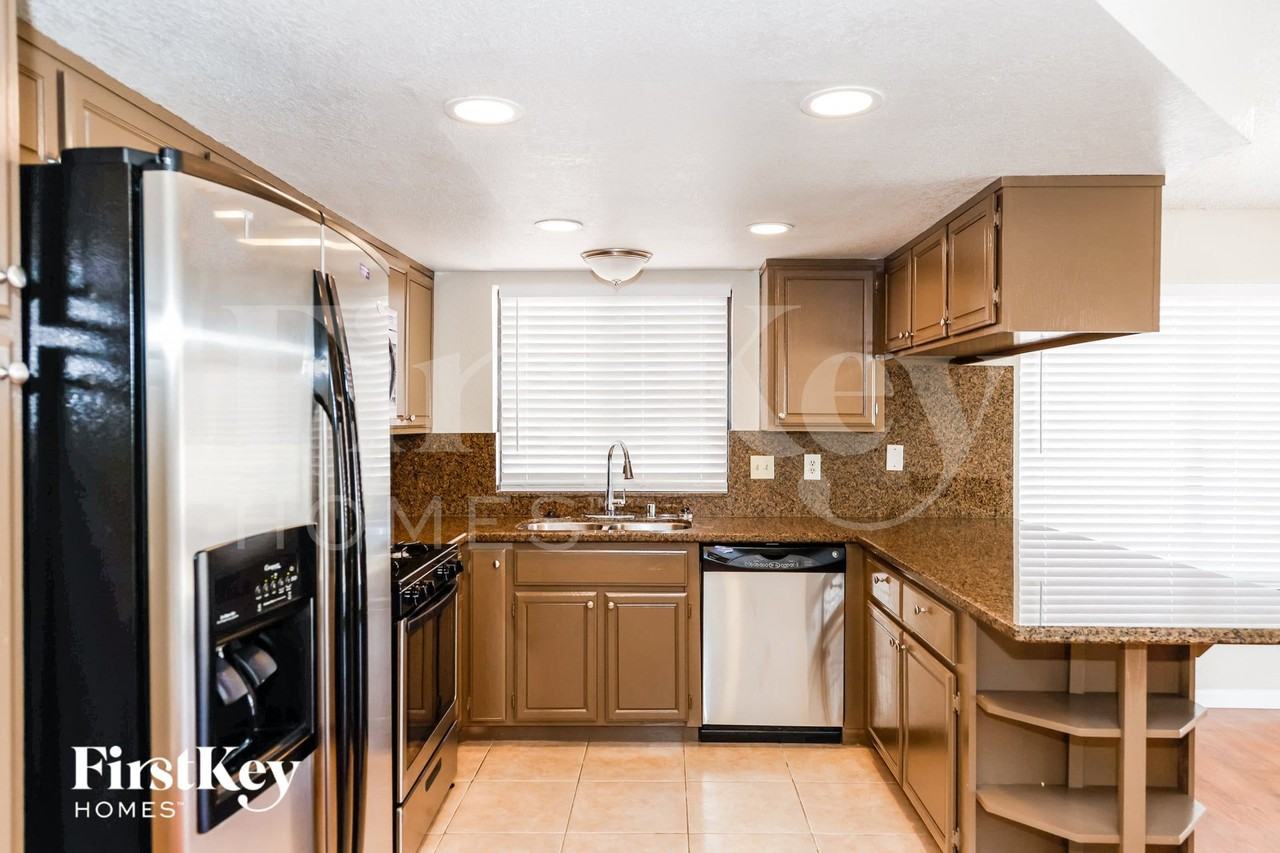 4428 Ryder Ln - Photo 7 of 15