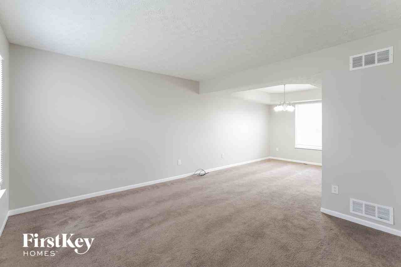 2770 Beal Dr - Photo 3 of 15