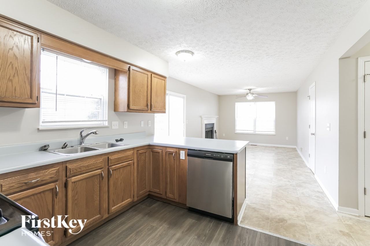2770 Beal Dr - Photo 5 of 15