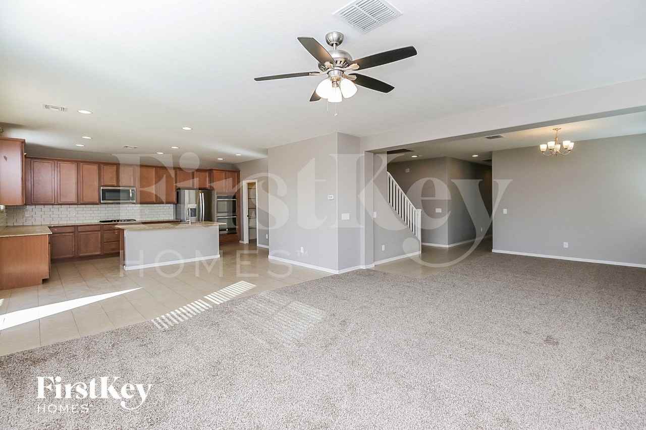 2017 W Tobias Way - Photo 3 of 15