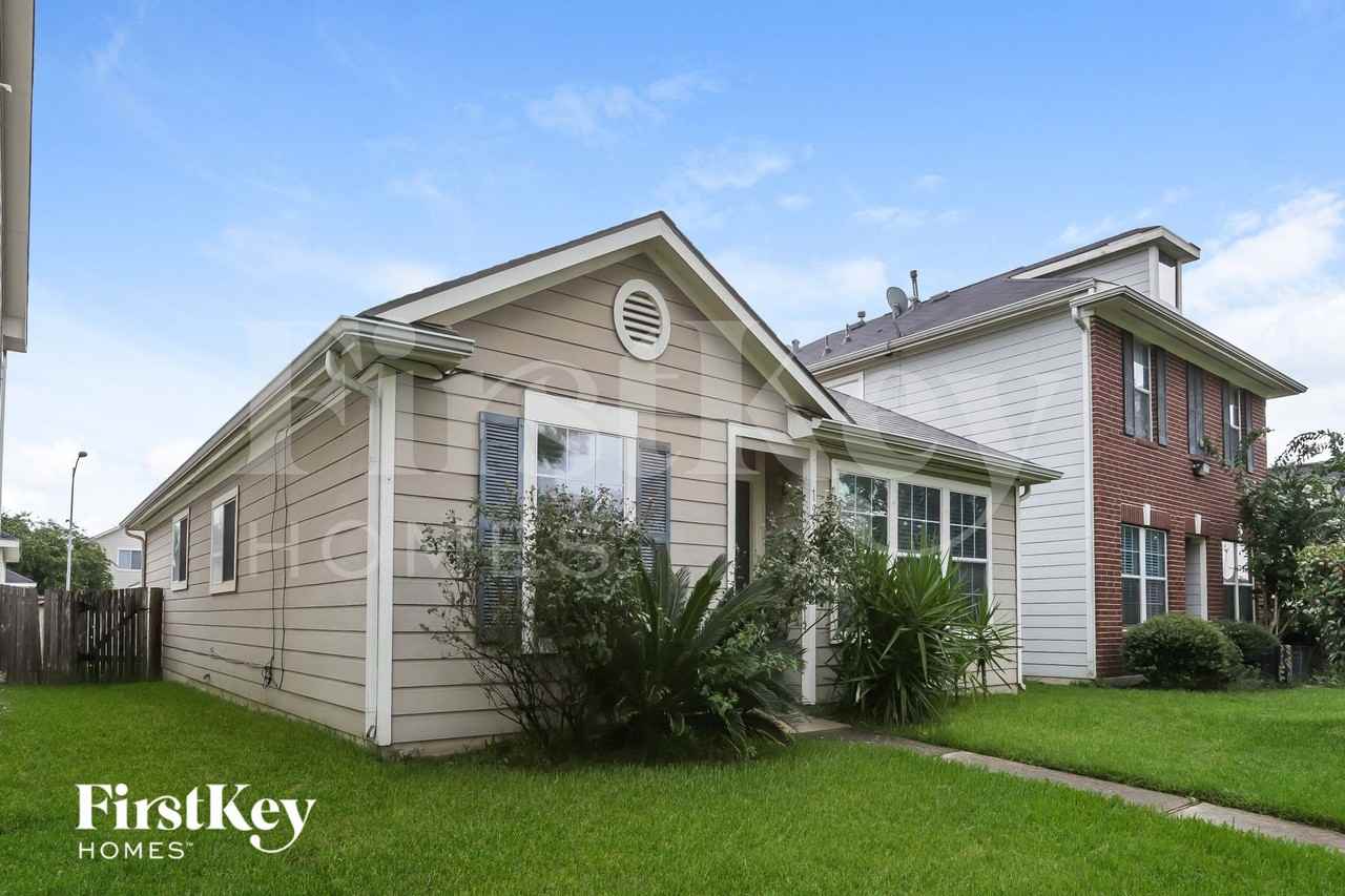 19523 Wann Park Dr - Photo 2 of 16