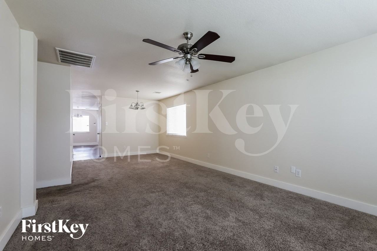 19523 Wann Park Dr - Photo 3 of 16