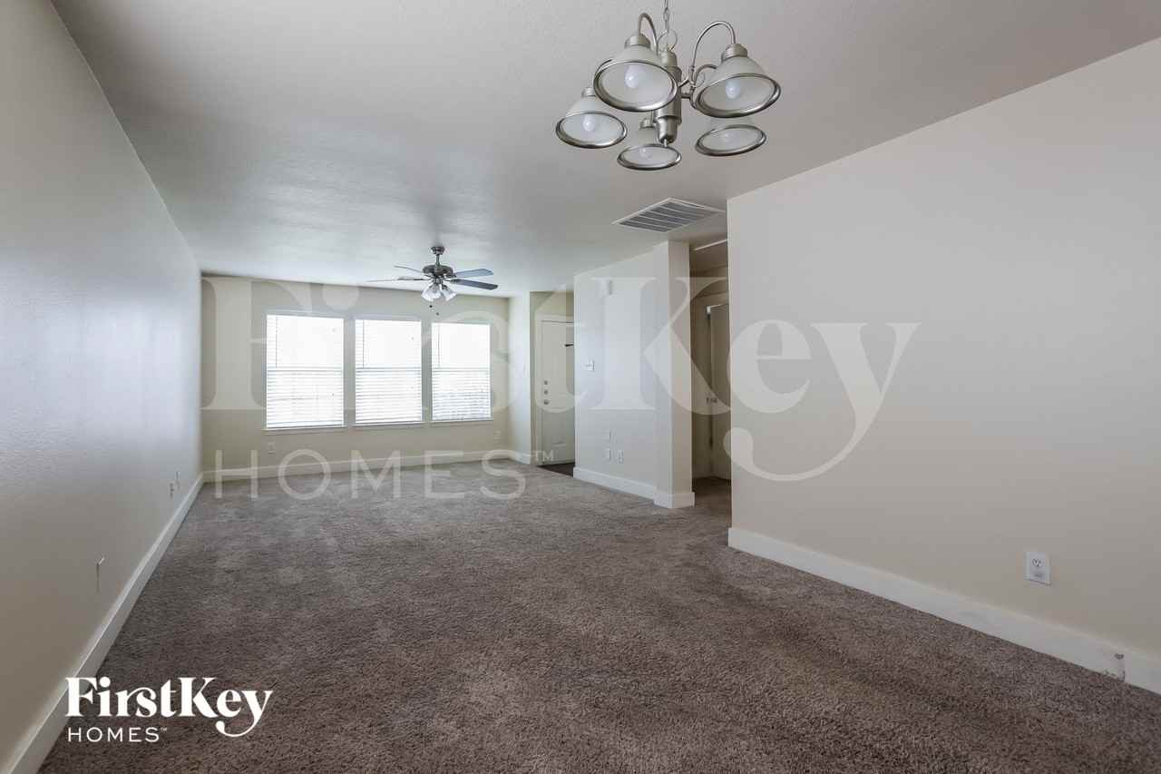 19523 Wann Park Dr - Photo 4 of 16