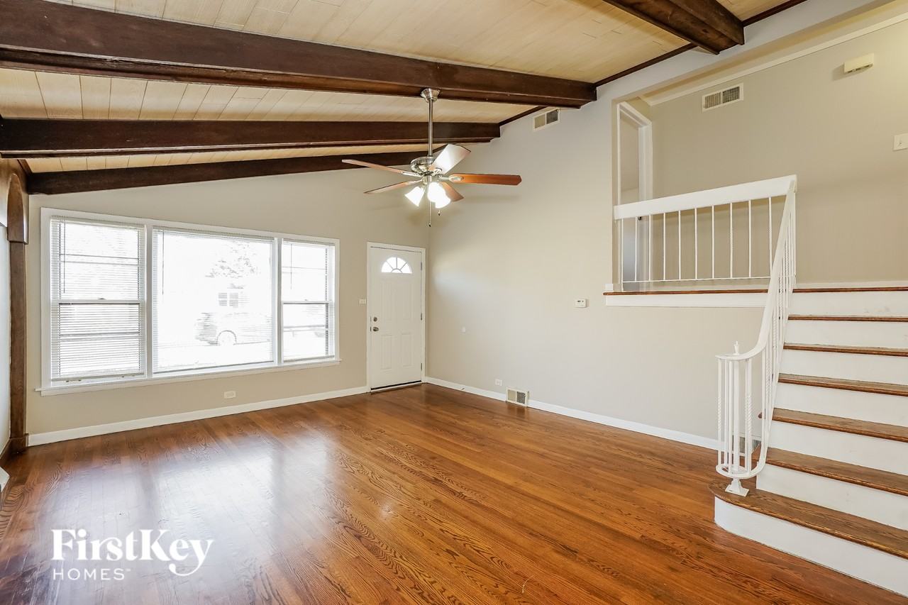 10100 Lawrence Ct - Photo 2 of 16